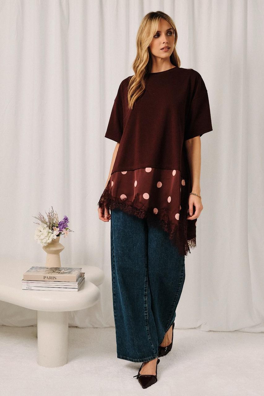 CAMISETA ASIMETRICA POLKA DOTS ENCAJE VINO